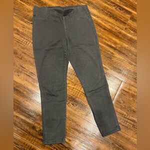 Gray Pull On Jegging